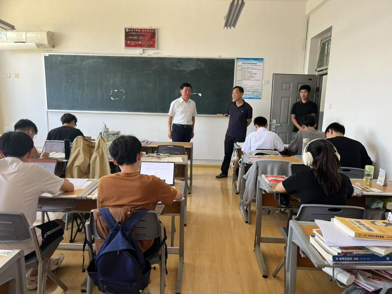 毕校长到水产学院调研考研学生支持服务工作